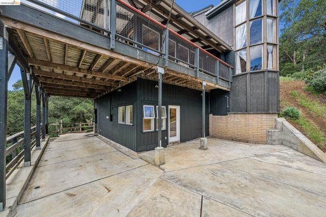 6383 Valley View Rd, Oakland, CA 94611