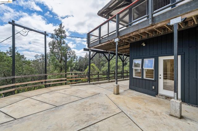 6383 Valley View Rd, Oakland, CA 94611