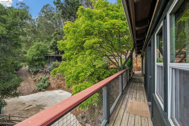 6383 Valley View Rd, Oakland, CA 94611