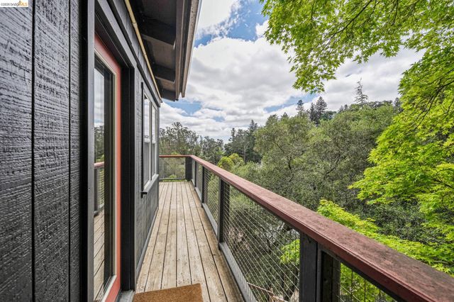 6383 Valley View Rd, Oakland, CA 94611