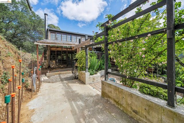 6383 Valley View Rd, Oakland, CA 94611