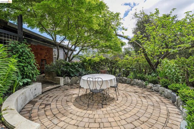 6383 Valley View Rd, Oakland, CA 94611