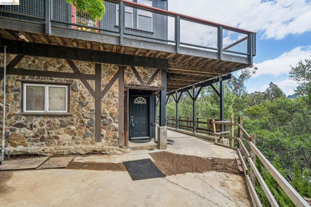 6383 Valley View Rd, Oakland, CA 94611