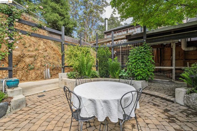 6383 Valley View Rd, Oakland, CA 94611