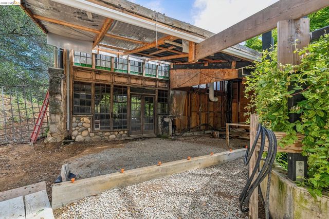 6383 Valley View Rd, Oakland, CA 94611