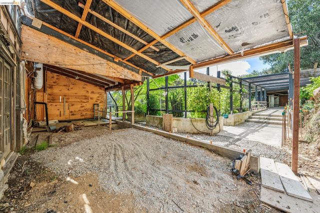 6383 Valley View Rd, Oakland, CA 94611