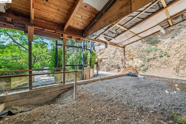 6383 Valley View Rd, Oakland, CA 94611