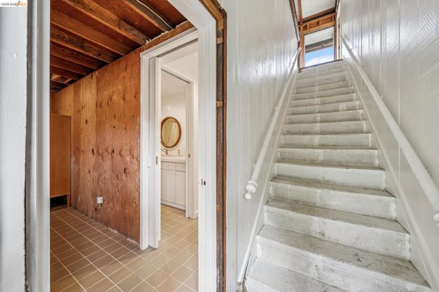 6383 Valley View Rd, Oakland, CA 94611