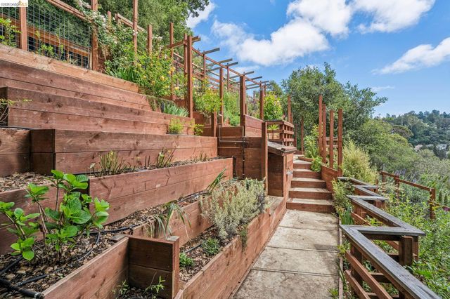 6383 Valley View Rd, Oakland, CA 94611