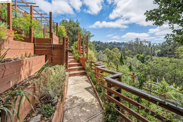 6383 Valley View Rd, Oakland, CA 94611