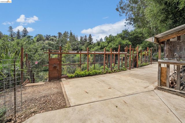6383 Valley View Rd, Oakland, CA 94611