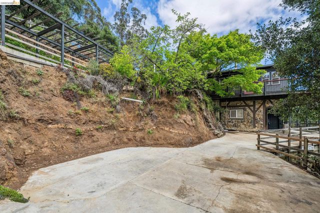 6383 Valley View Rd, Oakland, CA 94611