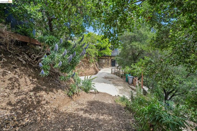 6383 Valley View Rd, Oakland, CA 94611