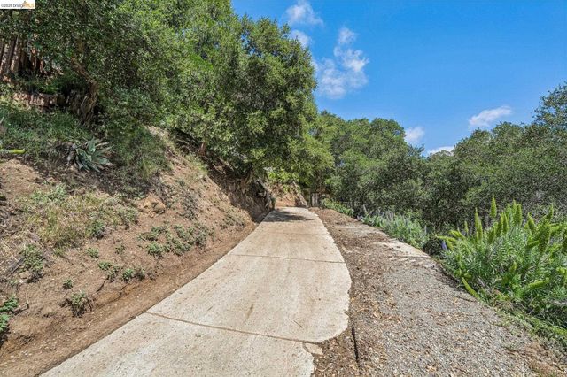 6383 Valley View Rd, Oakland, CA 94611