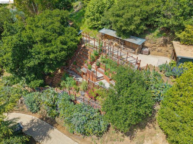 6383 Valley View Rd, Oakland, CA 94611