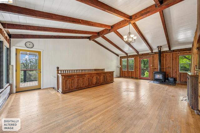 6383 Valley View Rd, Oakland, CA 94611