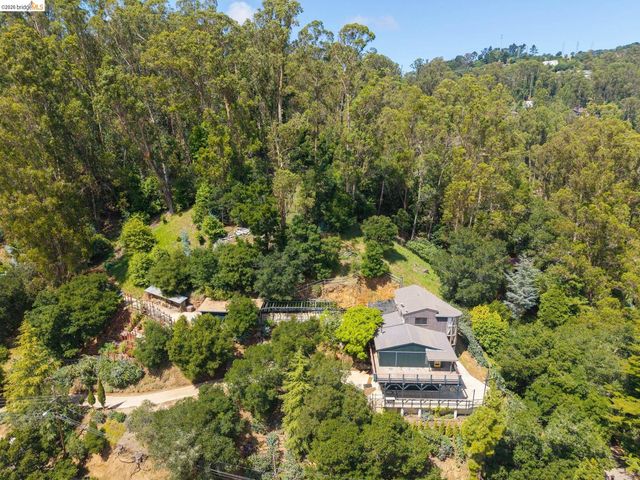 6383 Valley View Rd, Oakland, CA 94611