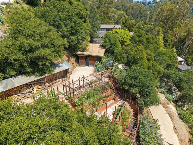 6383 Valley View Rd, Oakland, CA 94611