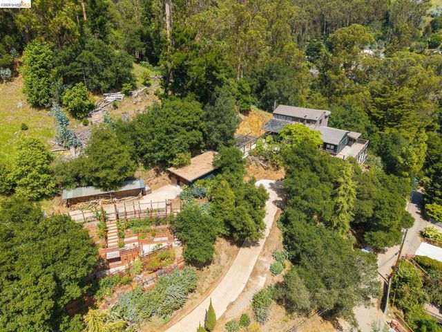 6383 Valley View Rd, Oakland, CA 94611