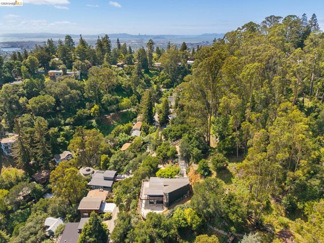 6383 Valley View Rd, Oakland, CA 94611