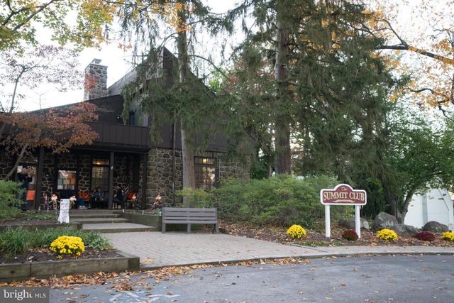 573 SUMMIT HOUSE, West Chester, PA 19382