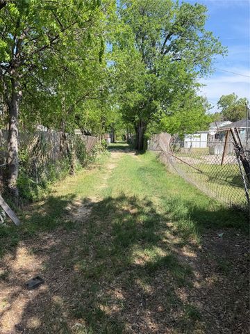 1228 Marion Avenue, Fort Worth, TX 76104