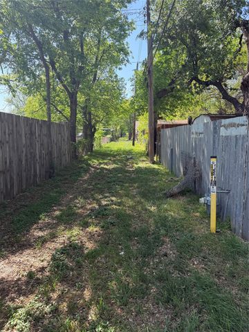 1228 Marion Avenue, Fort Worth, TX 76104