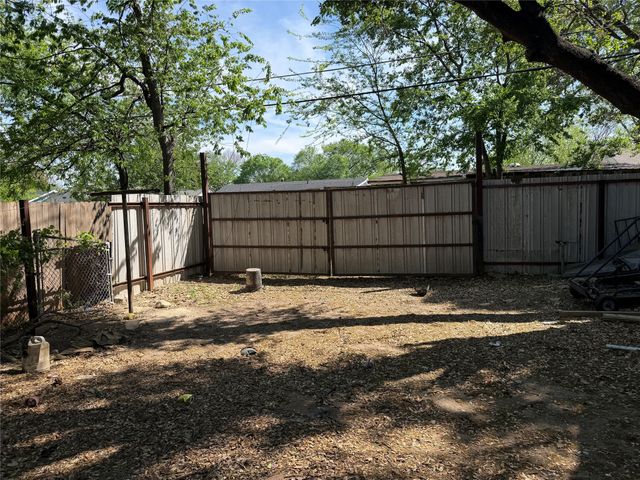1228 Marion Avenue, Fort Worth, TX 76104