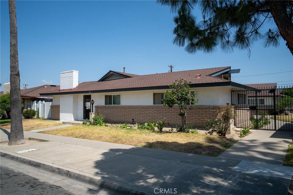 Image 2 of property listing at 2127 E Almont Avenue, Anaheim, CA 92806