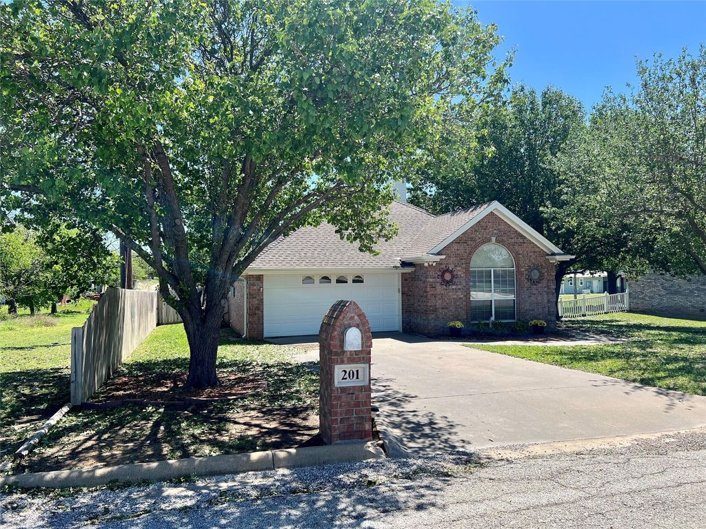 201 Park Road, Nocona, TX 76255