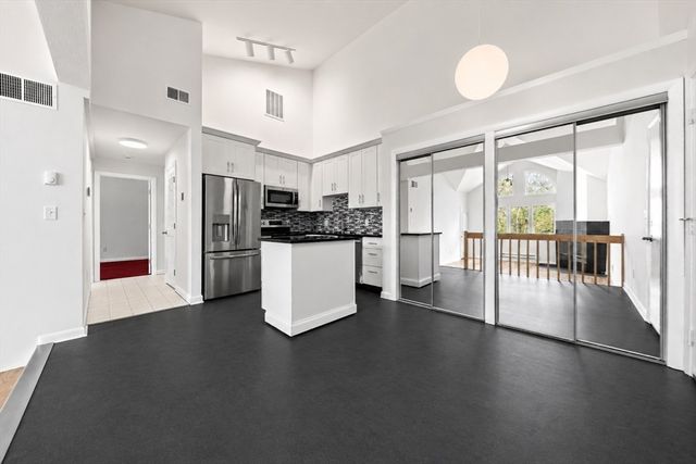 30 Chapman St 304, Weymouth, MA 02189