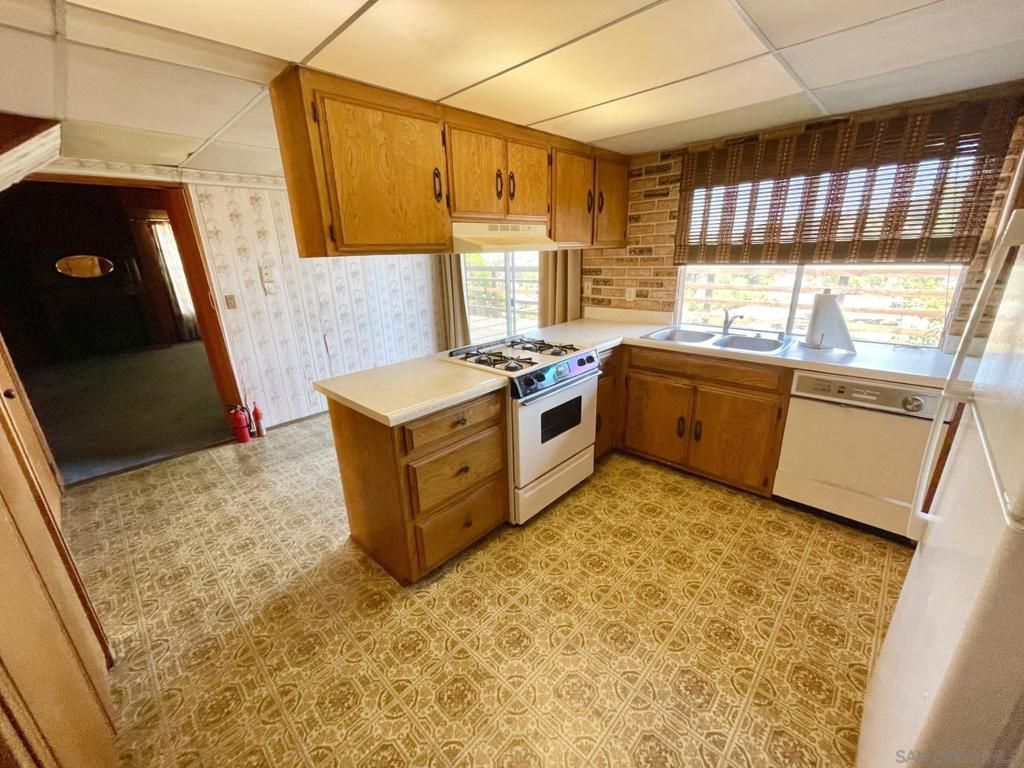 Image 16 of property listing at 1758 Vista Grande, El Cajon, CA 92019