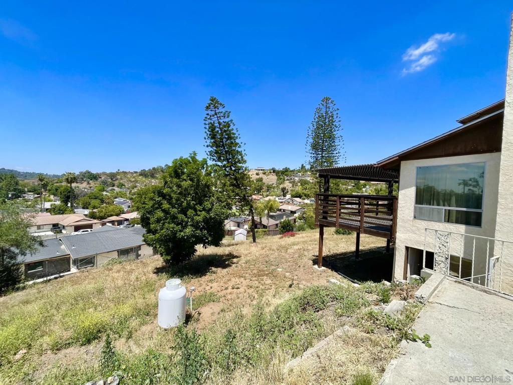 Image 2 of property listing at 1758 Vista Grande, El Cajon, CA 92019