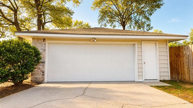 347 Forest Lake Drive, Seabrook, TX 77586