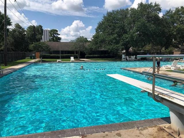 347 Forest Lake Drive, Seabrook, TX 77586