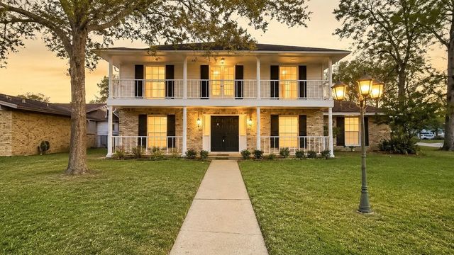 347 Forest Lake Drive, Seabrook, TX 77586
