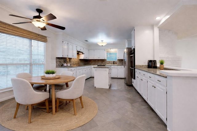 347 Forest Lake Drive, Seabrook, TX 77586