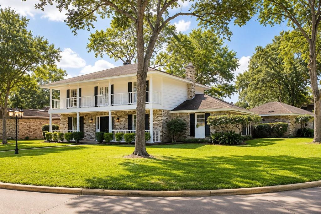 347 Forest Lake Drive, Seabrook, TX 77586