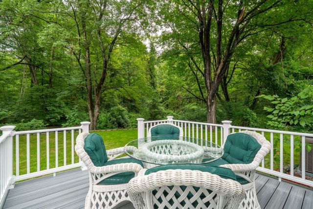 5 Bond Street, Brookline, NH 03033