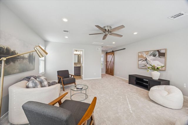 211 E 24th Street, Houston, TX 77008