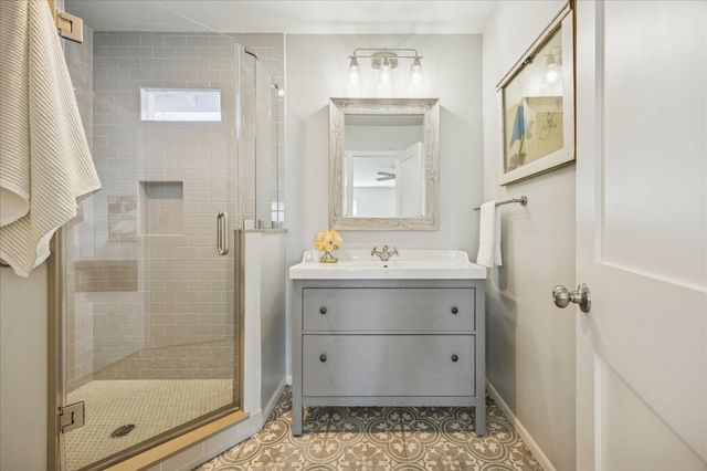 211 E 24th Street, Houston, TX 77008