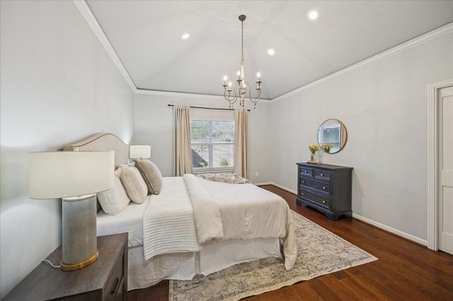 211 E 24th Street, Houston, TX 77008