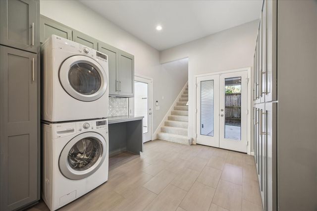 211 E 24th Street, Houston, TX 77008