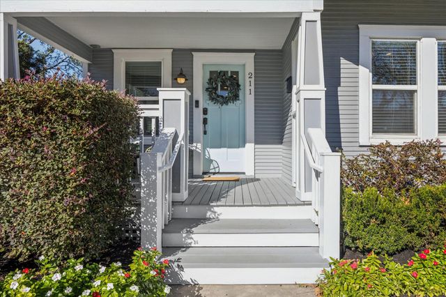 211 E 24th Street, Houston, TX 77008