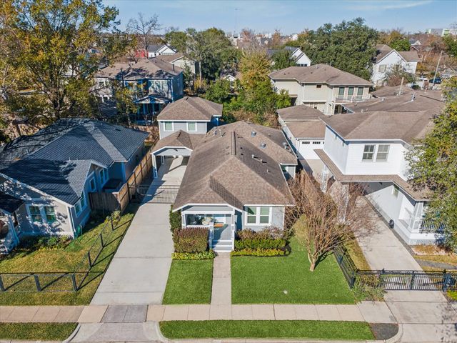 211 E 24th Street, Houston, TX 77008