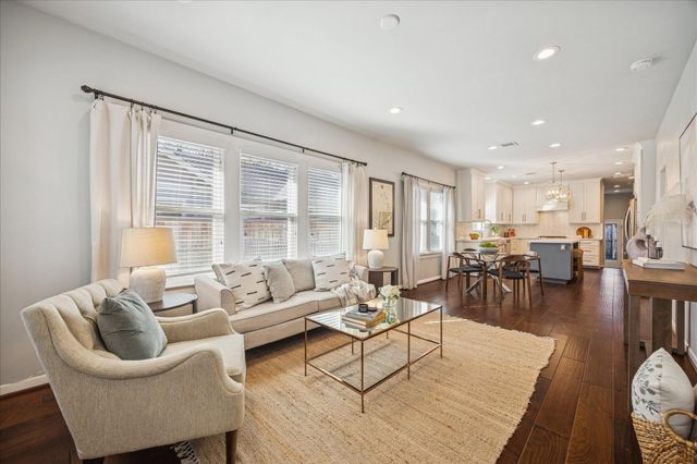 211 E 24th Street, Houston, TX 77008