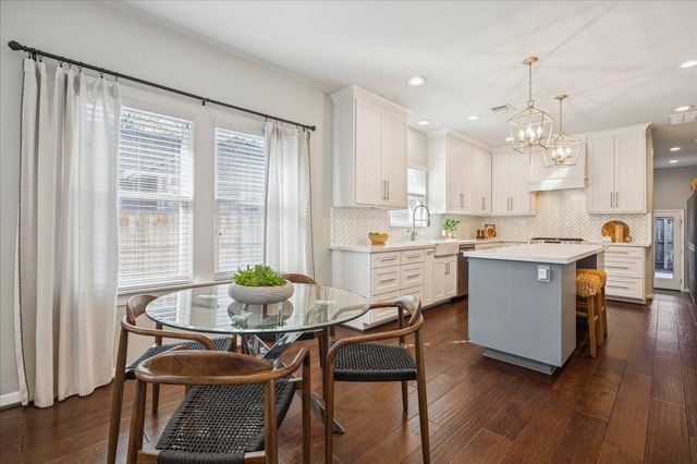 211 E 24th Street, Houston, TX 77008