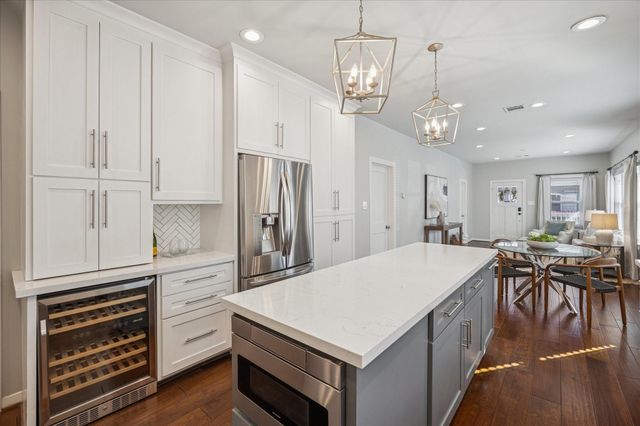 211 E 24th Street, Houston, TX 77008