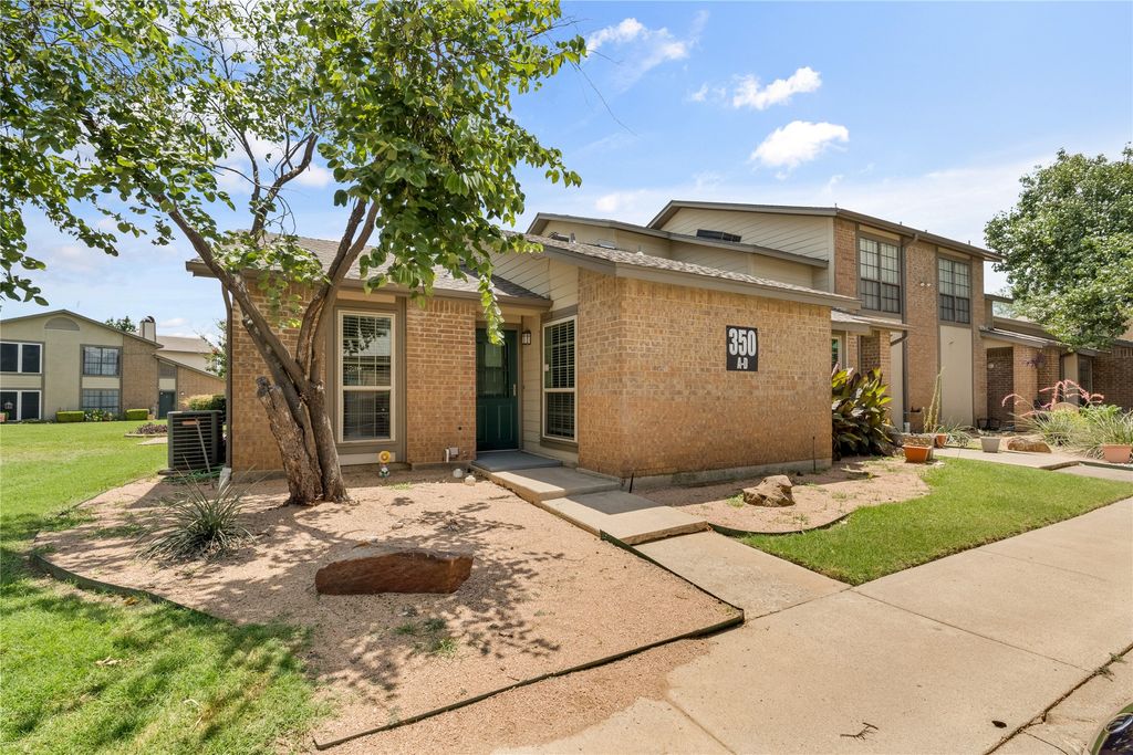 350 W Harwood Road A, Hurst, TX 76054