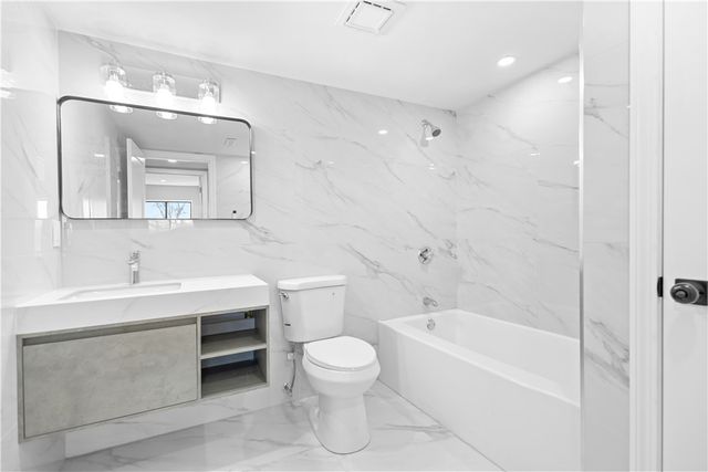 1143 Hartford Avenue 4C, Johnston, RI 02919